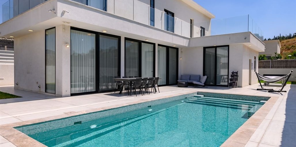 וילה אקווה עמק האלה - Aqua Villa החצר (3).jpg