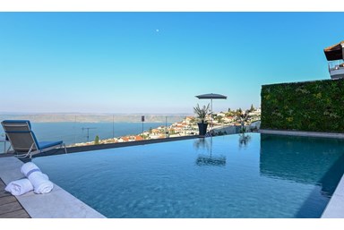 וילה סה לה וי - המרפסת, הבריכה והנוף