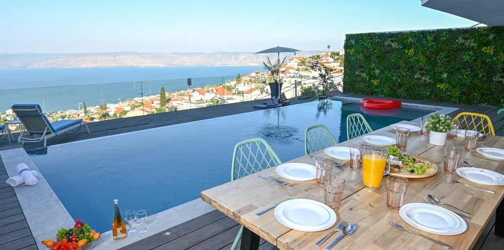 וילה סה לה וי החצר והמרפסת (15).jpg