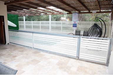 וילה H26 - החצר והבריכה 