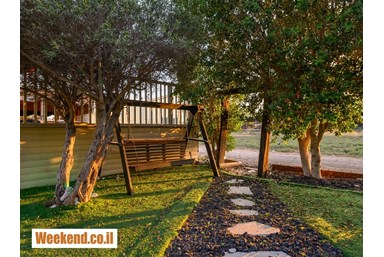 וילה בצל הגלבוע - החצר והבריכה 