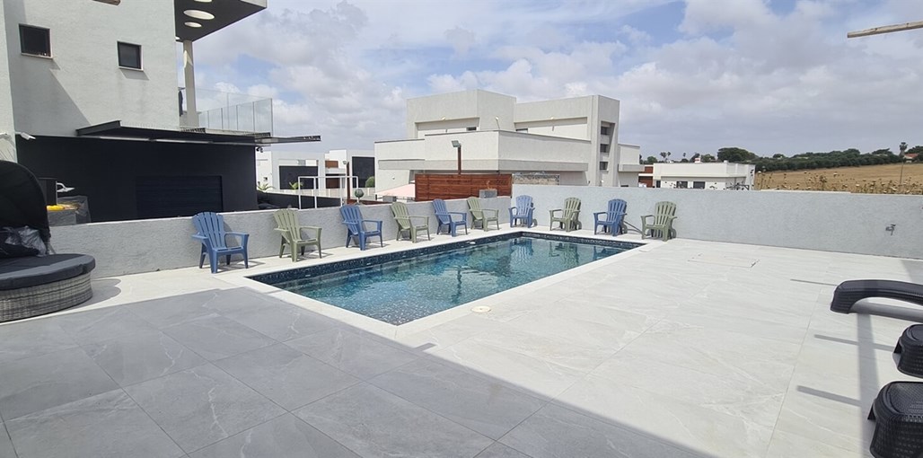 עוצמת השלווה החצר (8).jpg